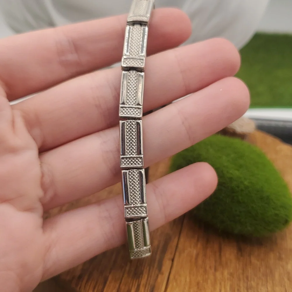 Silver Tone Bracelet with Textured Links B3340 1970s
